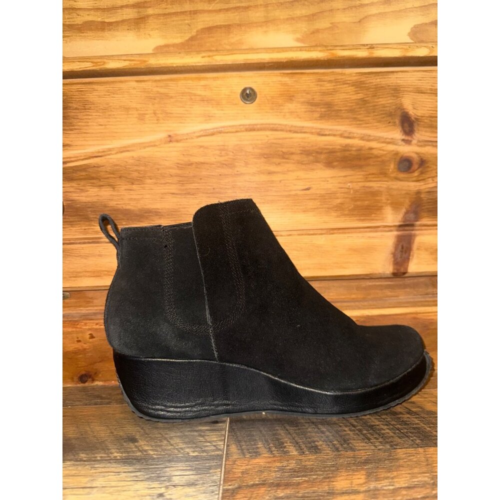 VOLATILE Burlingham Black Suede Stacked Heel Boots Size‎ 8.5 - Picture 9 of 14